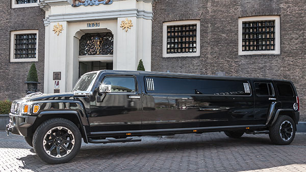 Hummer superstreched limo zwart Feed