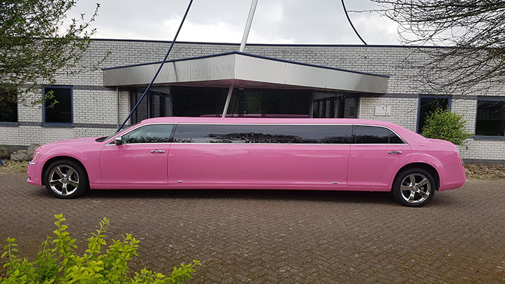 Chrysler 300 roze ultrastretched limo